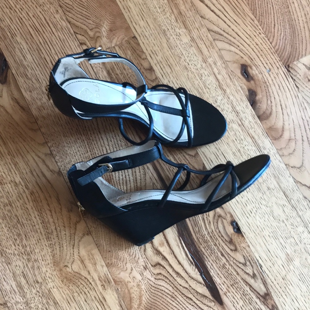 Isola wedge sandals